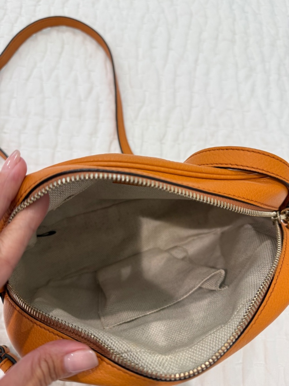 Gucci SoHo Disco Camera crossbody bag in orange - Picture 5 of 6